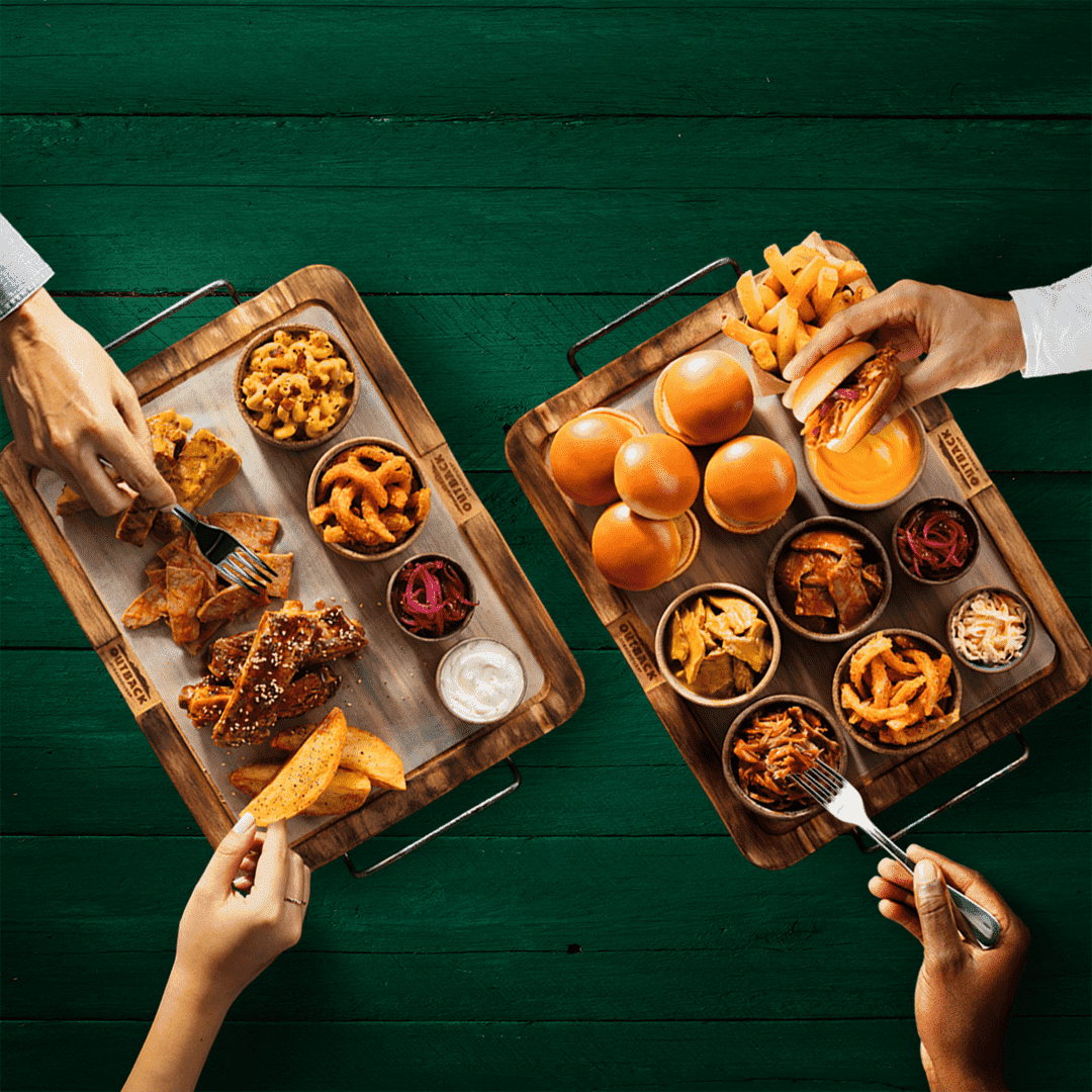 Outback aposta em diferenciação e apresenta duas novas opções de steaks em tábuas para compartilhar