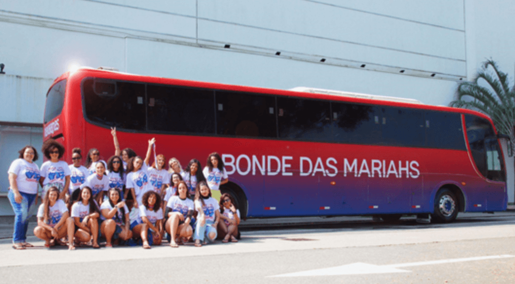 Havaianas reúne mulheres chamadas “Mariah” para show da Mariah Carey