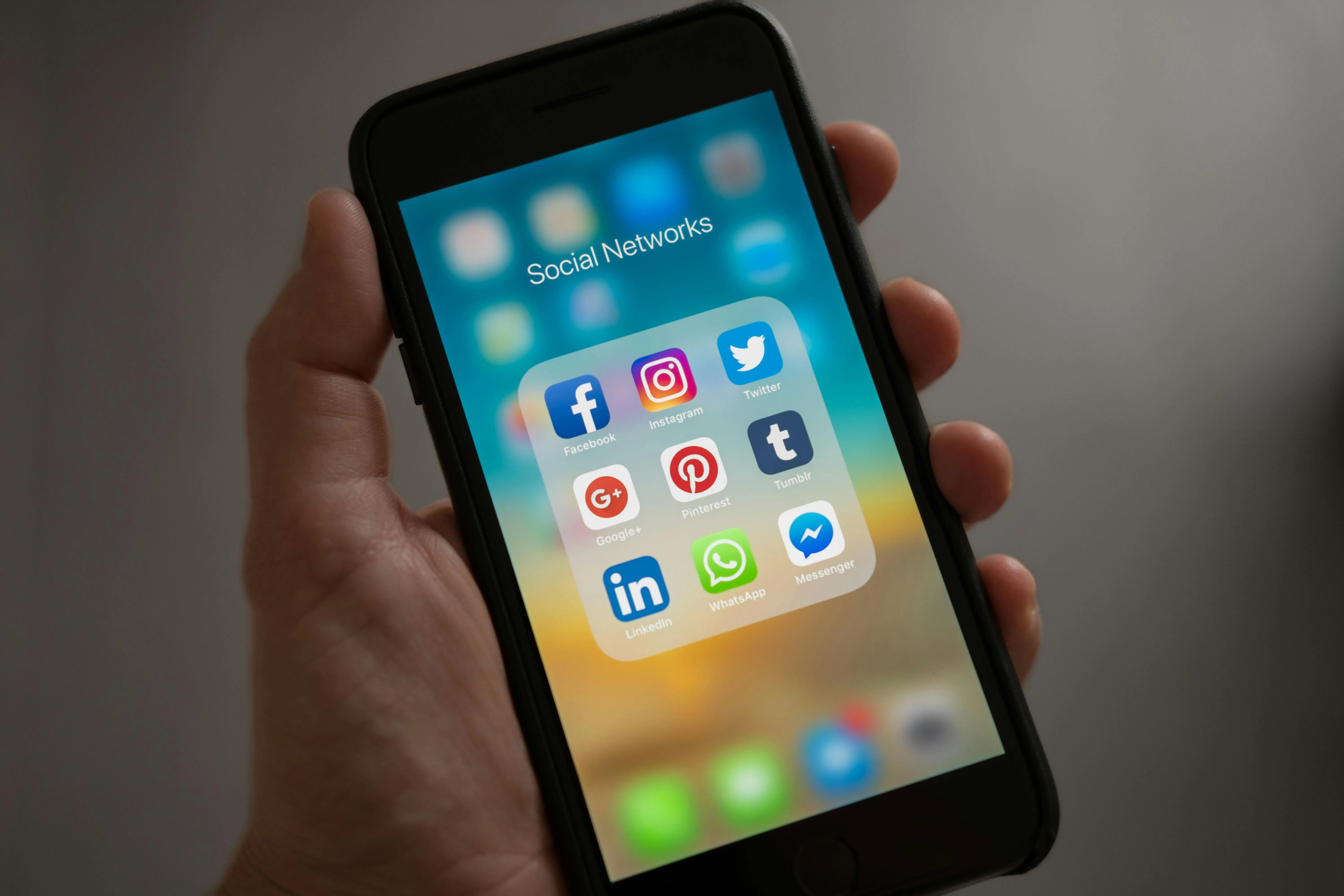 Quando a IA Assume o Controle: O Novo Tabuleiro do Poder e dos Dados nas Redes Sociais