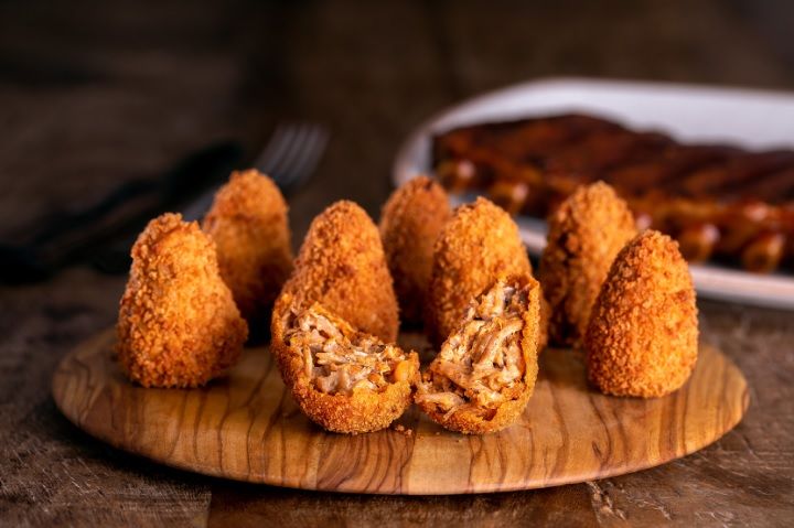 Outback aquece a internet: qual é o melhor jeito para comer coxinha?
