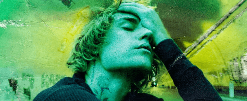 Justin Bieber presenteia fãs com álbum surpresa na Páscoa