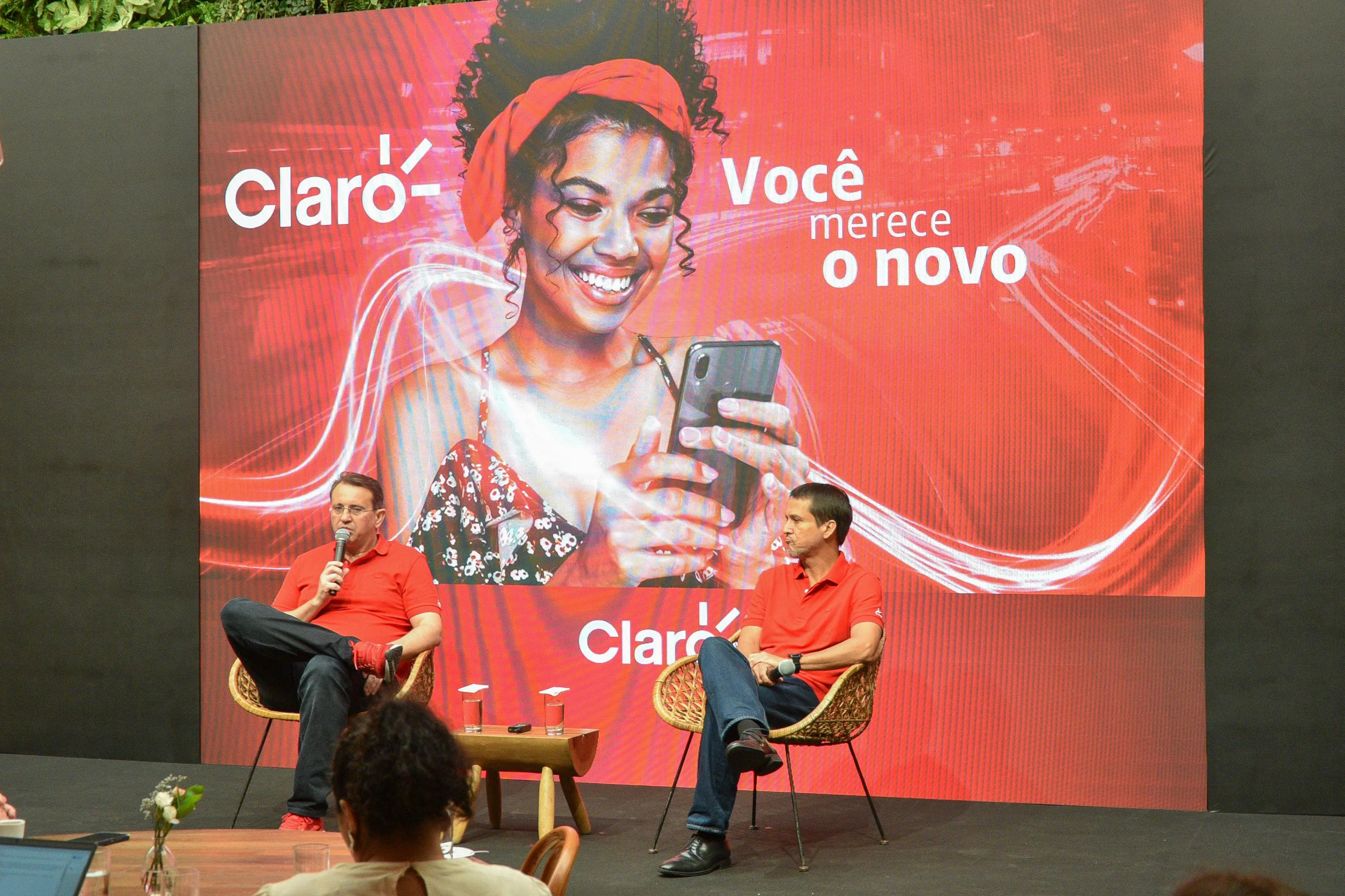 Claro anuncia parceria com OpenAI e apresenta novos produtos