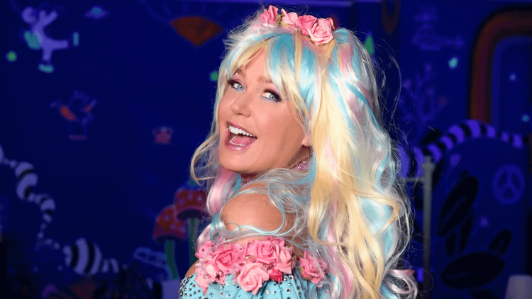 Xuxa volta para falar com crianças e adultos