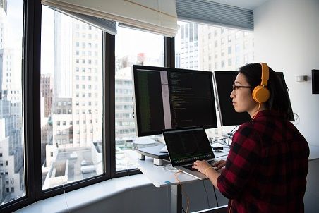 Mulheres ocupam apenas 20% dos empregos em Ciência e Tecnologia no Brasil