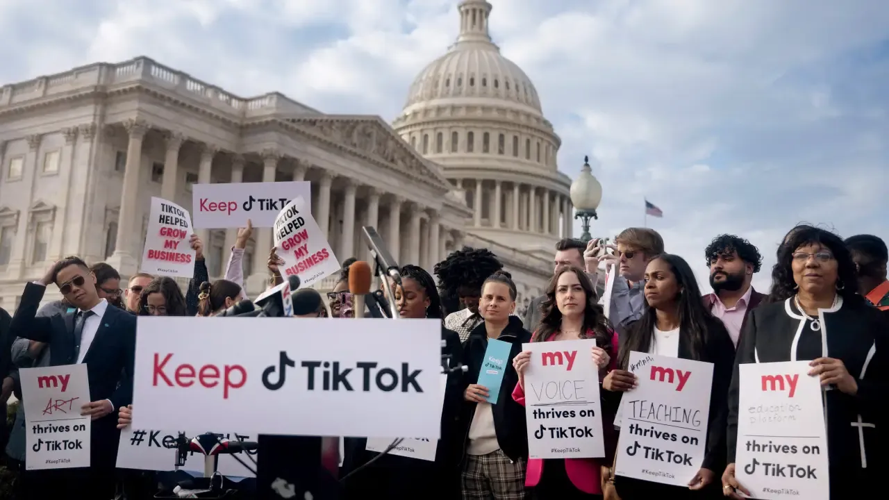 Trump fecha acordo para manter TikTok operando nos EUA