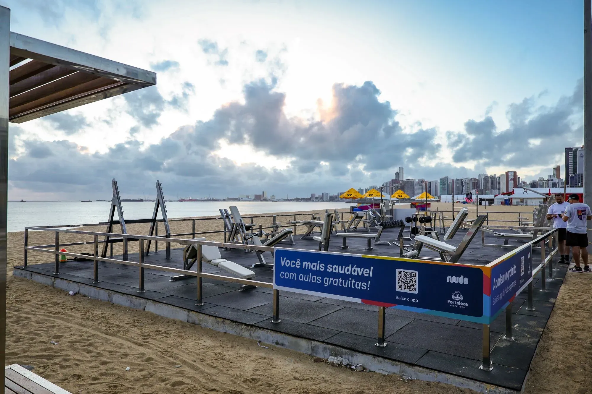 Fortaleza ganha novo polo gratuito de saúde e bem-estar ao ar livre na Praia de Iracema