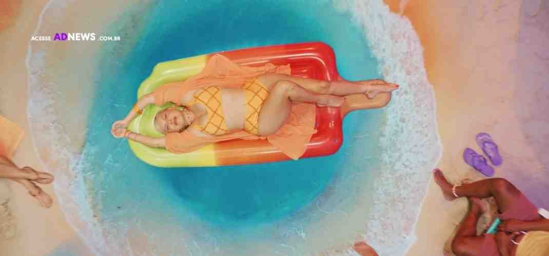 Natura traz Duda Beat e Li Saumet  para afirmar que o amor de verão é o amor-próprio