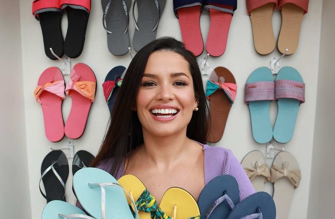Juliette é a nova embaixadora de Havaianas