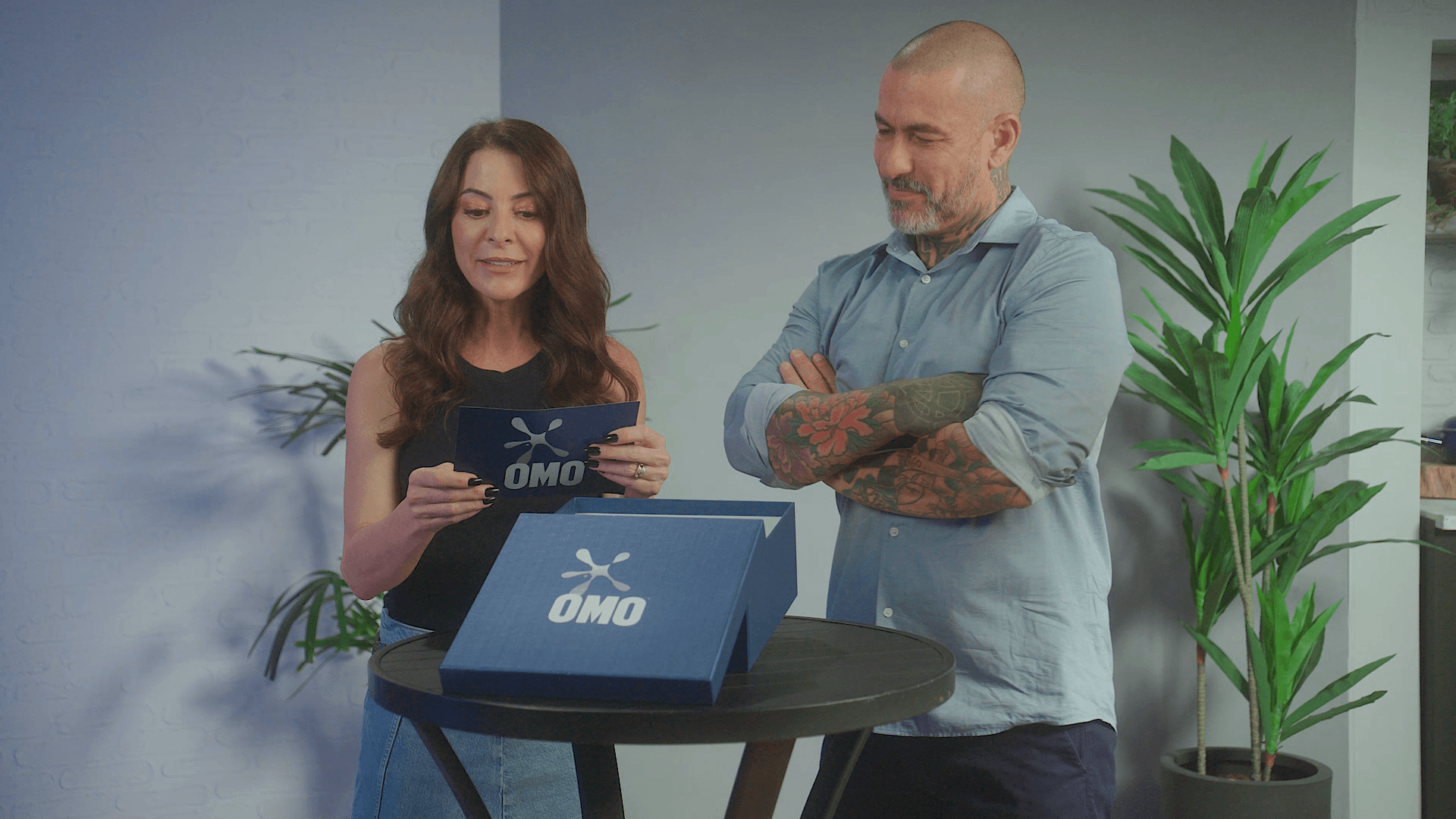 Após desafio na cozinha, Ana Paula e Henrique Fogaça testam OMO Ultra Power
