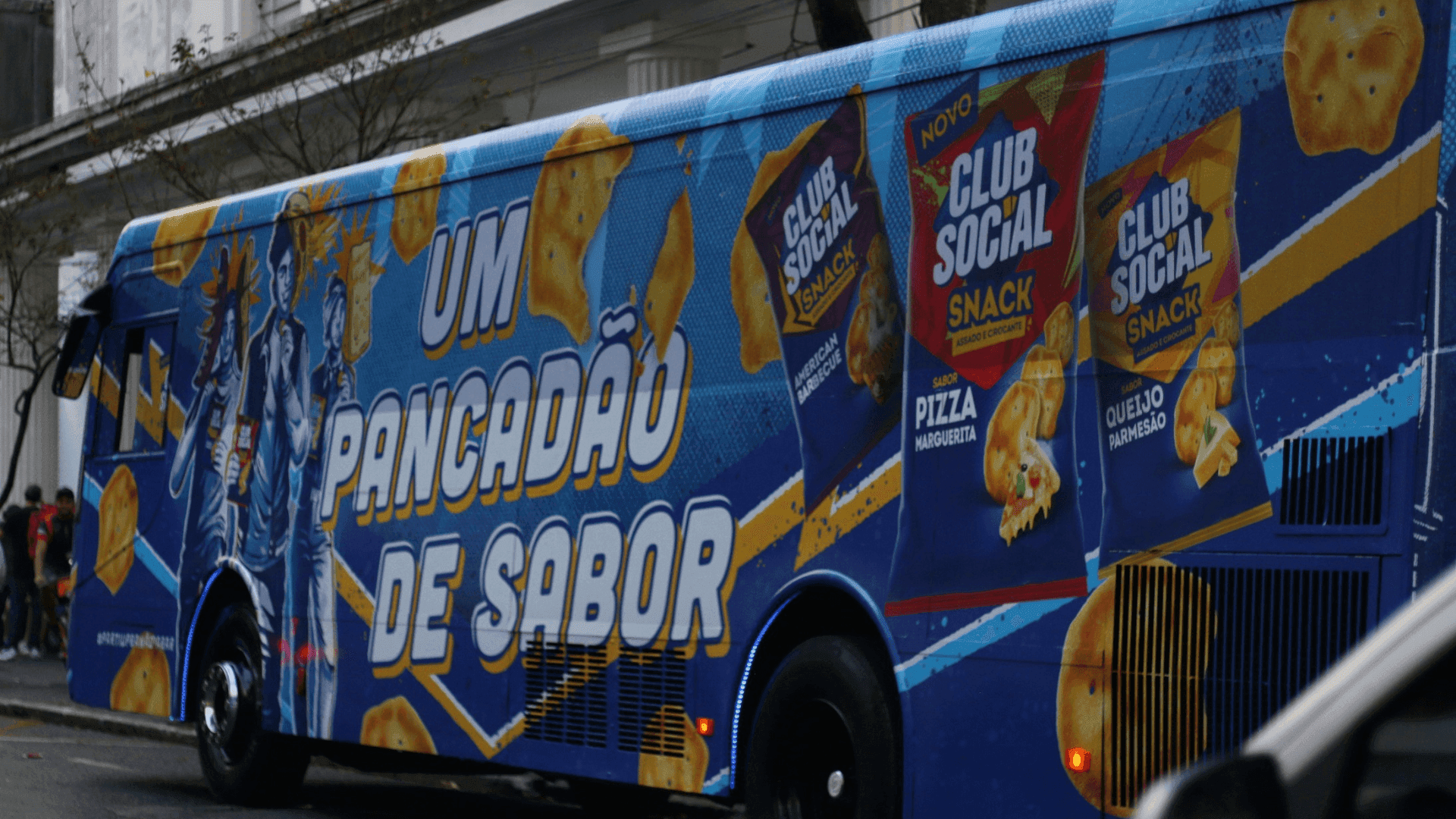 Em clima de festa, busão de Clube Social Snack leva participantes de graça ao The Town
