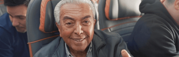 Pela primeira vez, Mauricio de Sousa viaja com a GOL no avião ‘Mônica 60’