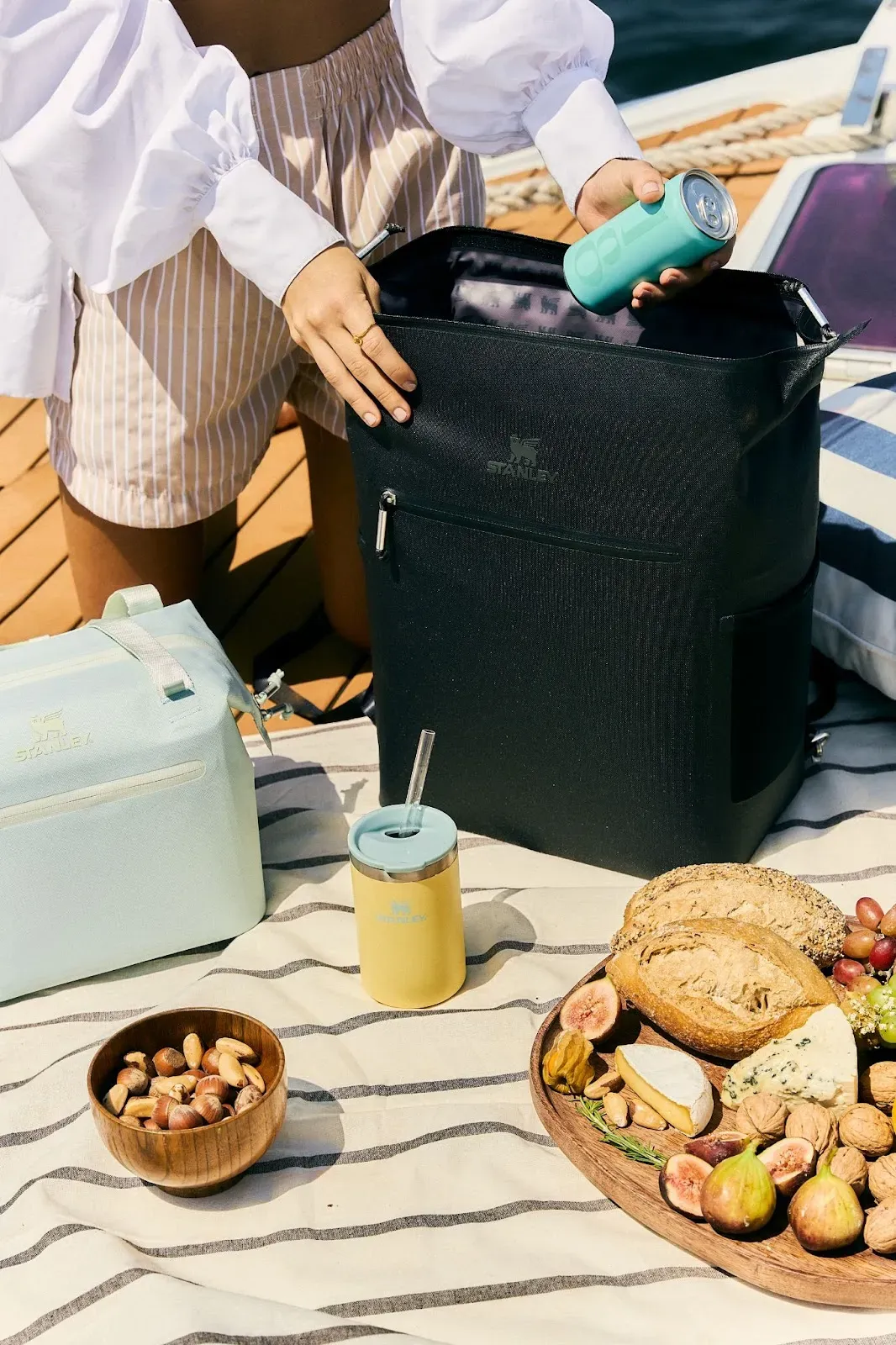 Stanley 1913 aposta em soft coolers com linha de mochilas e lancheiras térmicas  