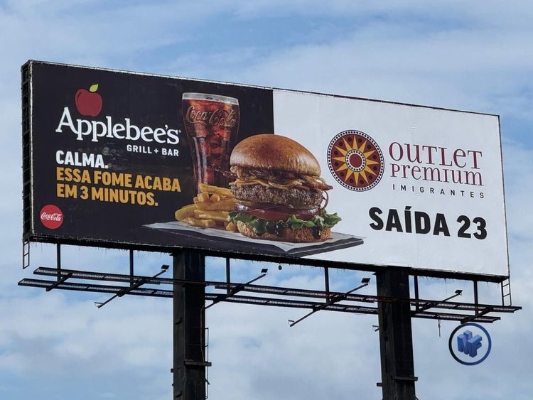 Applebee’s impacta 200 mil com OOH da MultiFaces Brasil