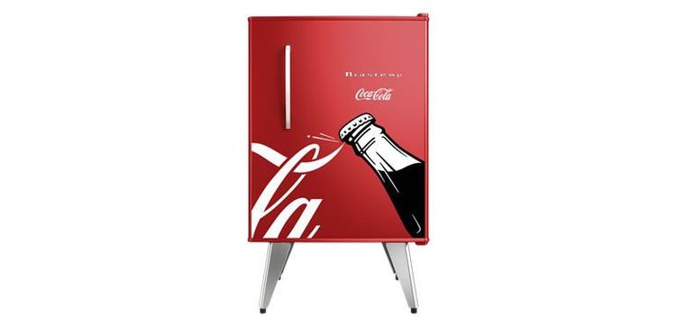 Brastemp lança edição exclusiva de frigobar retrô em parceria com a Coca-Cola