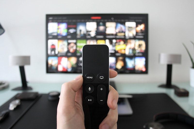 TV conectada atinge 64% da população digital