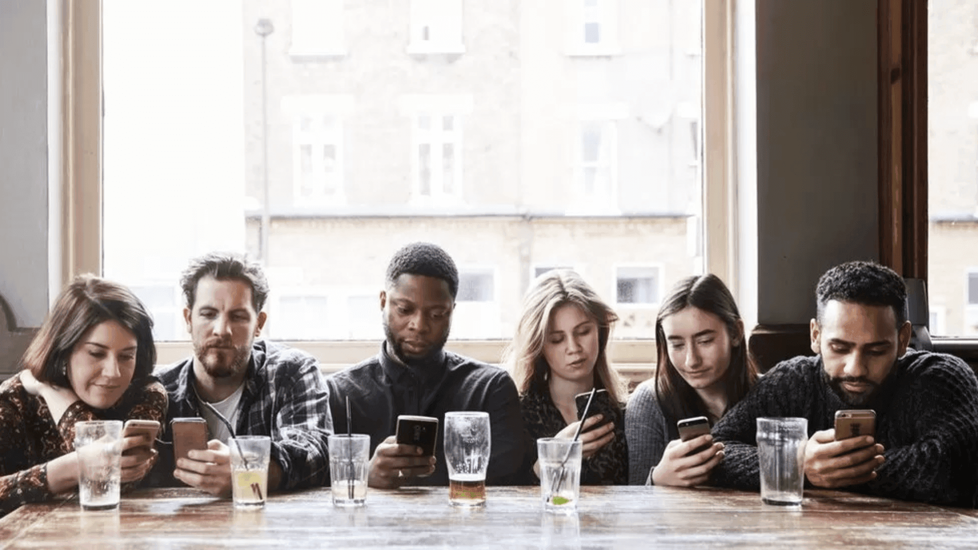 Não há evidências de danos psicológicos relacionados ao uso do Facebook, diz estudo