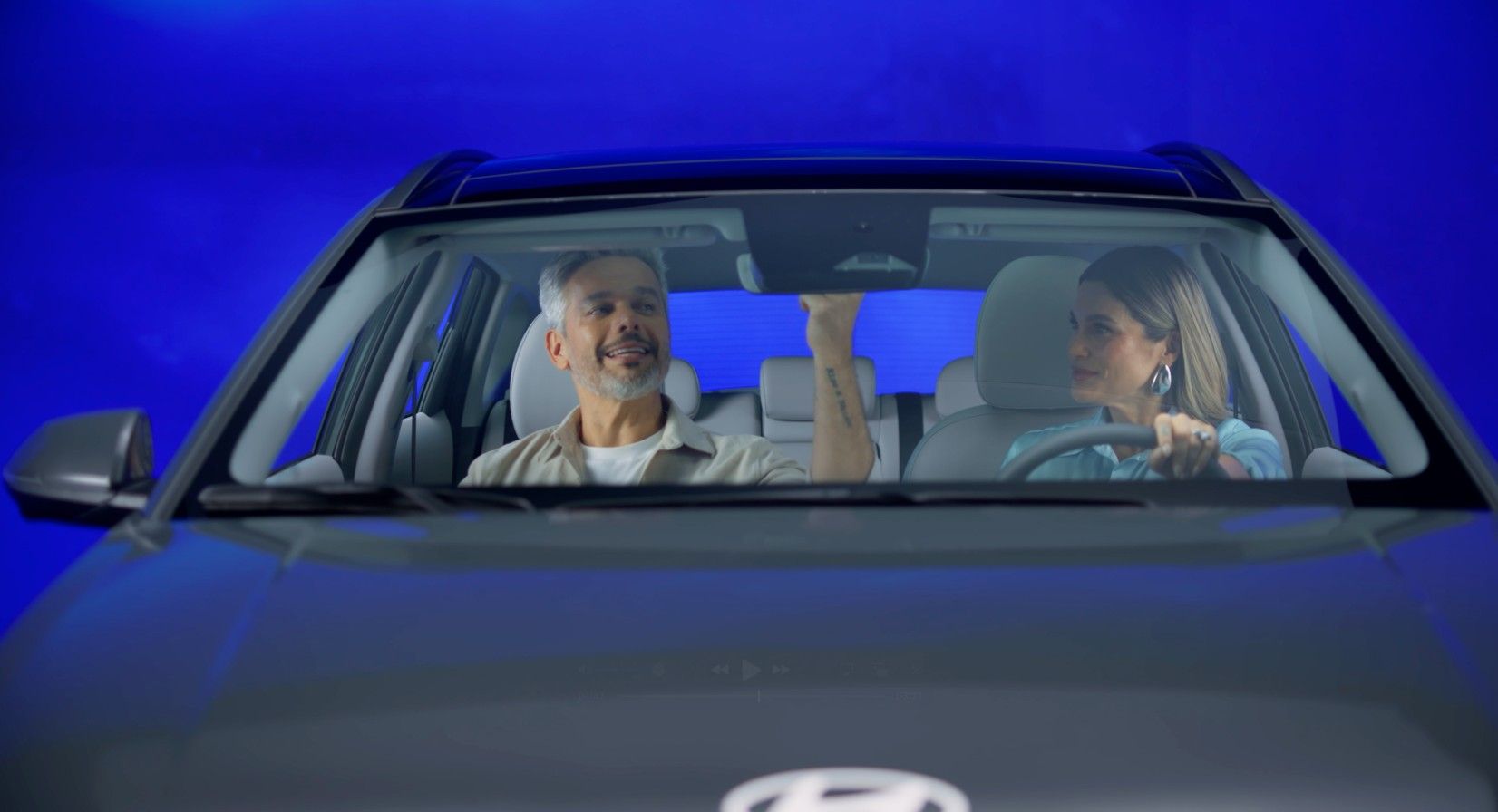Hyundai lança Kona Hybrid com Flávia Alessandra e Otaviano