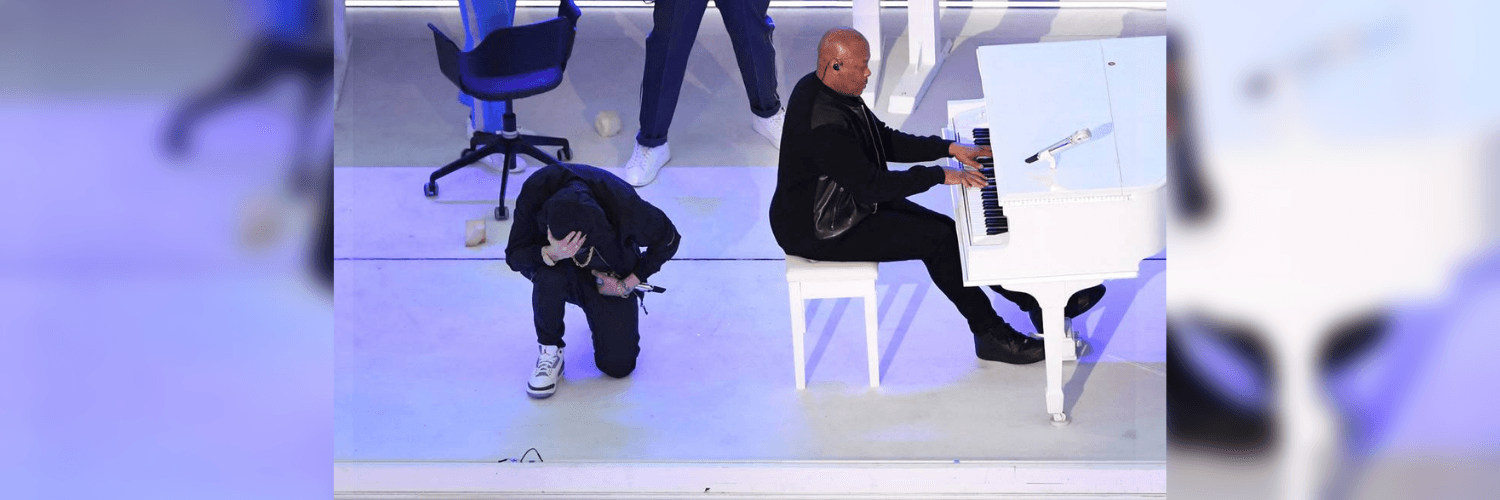 Eminem se ajoelha no Super Bowl e gera polêmica; entenda