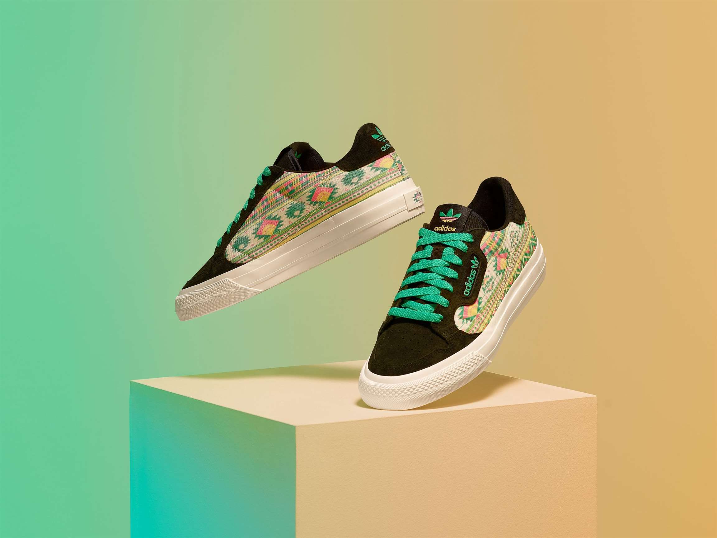Adidas Originals e AriZona Iced Tea lançam coleção de tênis