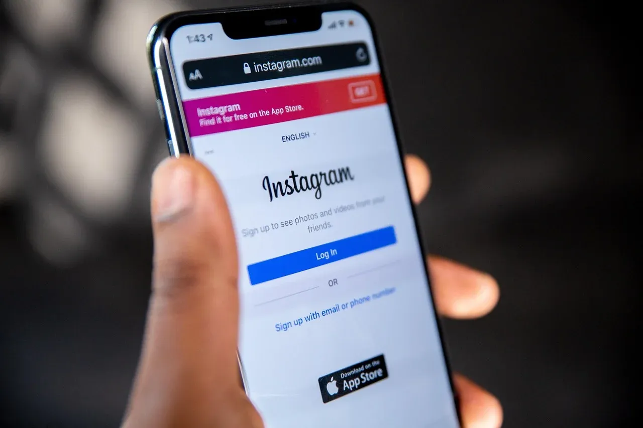 Instagram na liderança: Pesquisa aponta como as redes sociais moldam o consumo dos universitários 