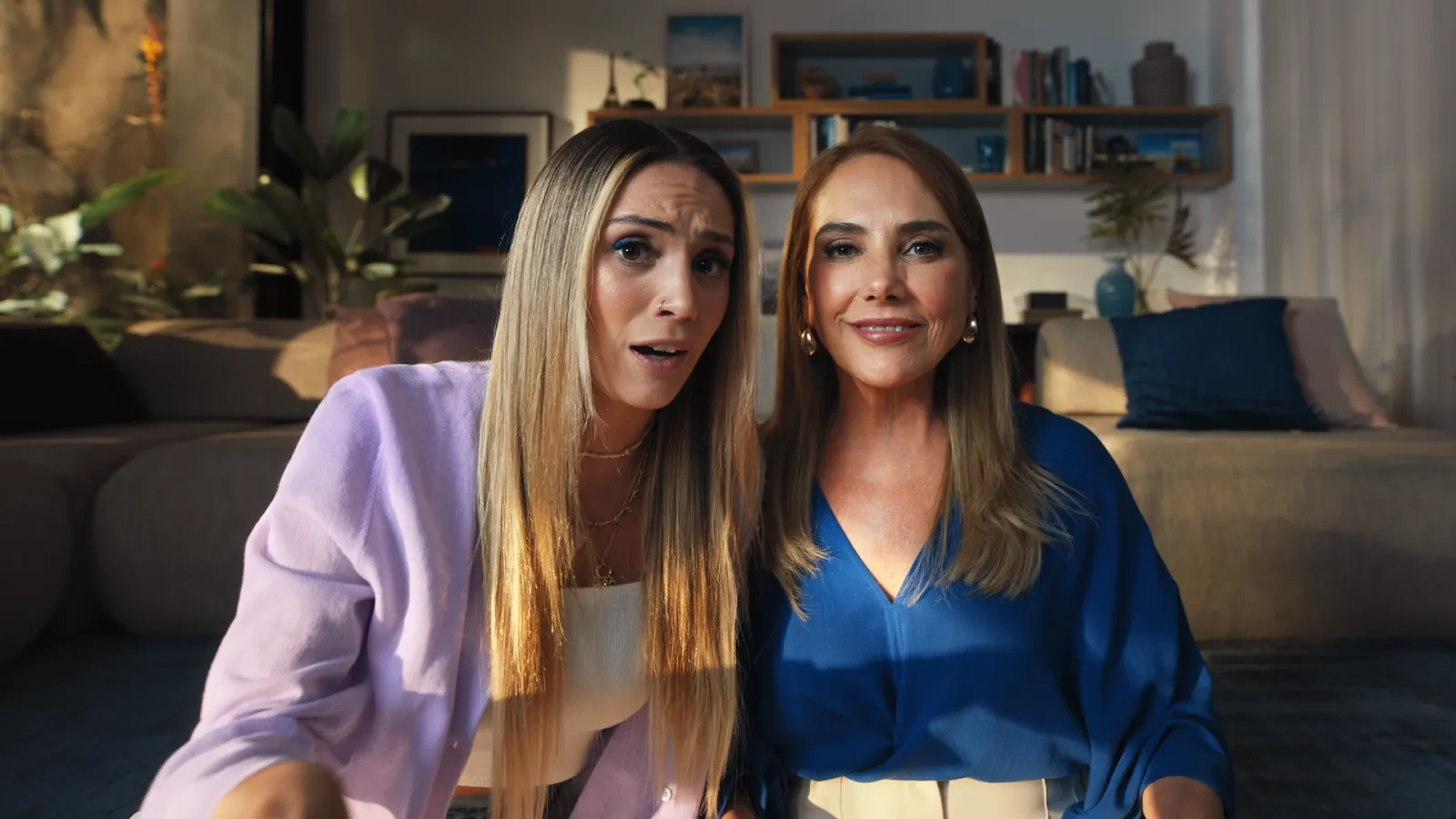 Heloísa e Luísa Perissé estrelam campanha da Decolar e dizem adeus às “mil abas abertas”