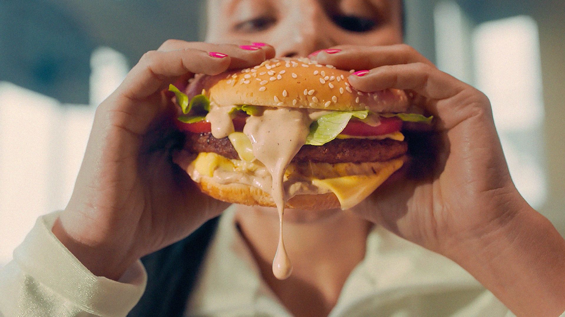 Méqui traz “lambuzância” em  campanha do Molho Tasty