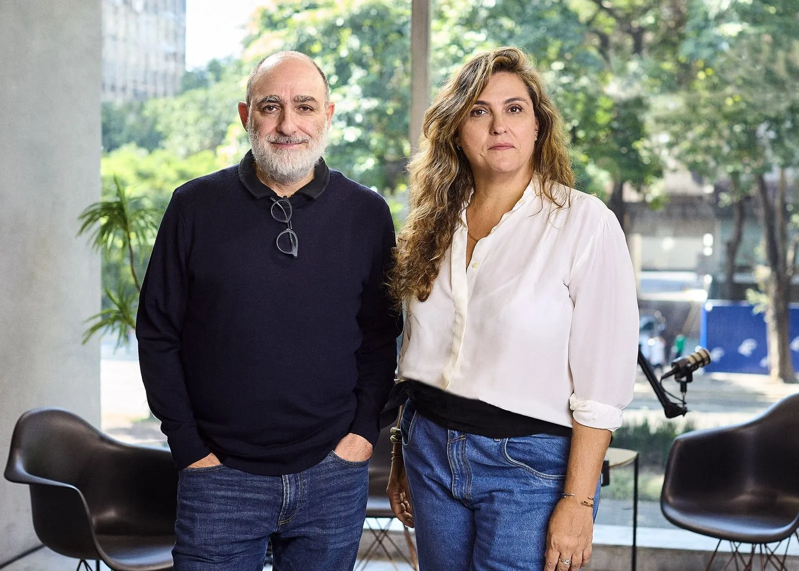 Sem medo da palavra "velho": Podcast Tantos Tempos escala rankings e atrai público jovem