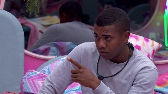 Meme “de guê”, de Davi Brito, renasce e marcas aproveitam