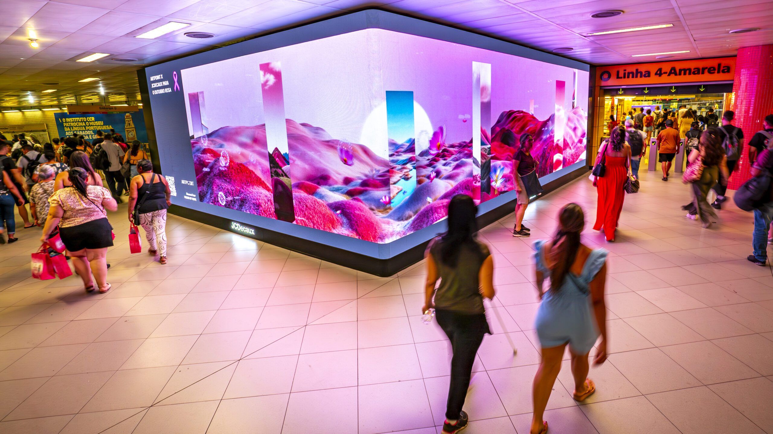 Outubro Rosa: JCDecaux transforma metrô de São Paulo em galeria digital