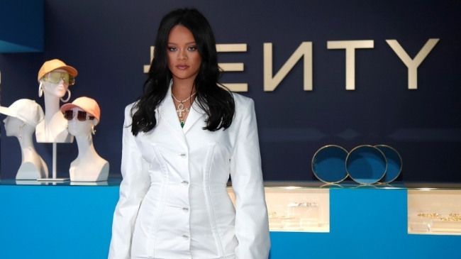 Rihanna-abre-mao-do-processo-contra-seu-pai-Ronald-Fenty-1.jpg