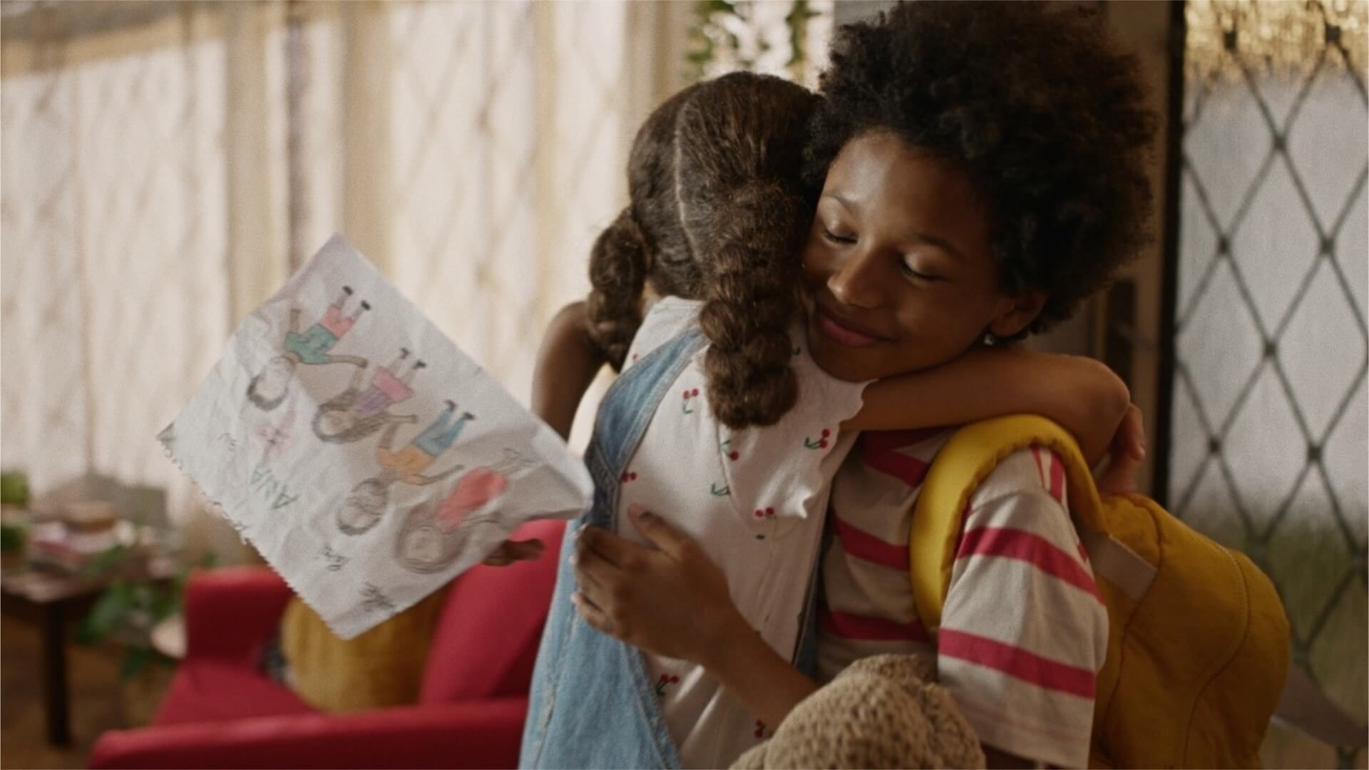 Faber-Castell ressalta importância da adoção em campanha de Dia das Mães