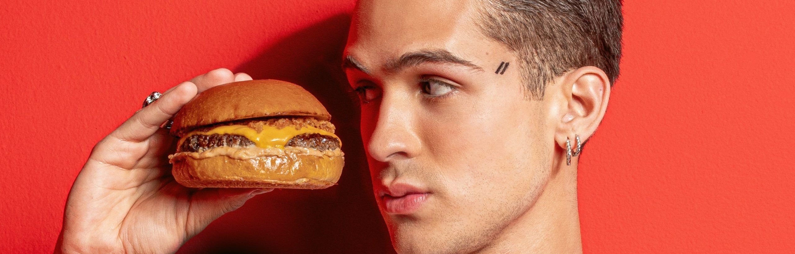 Com collabs, No Name Burguer chega ao mercado