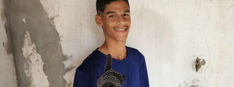 Receba! Luva de Pedreiro anuncia canal na Twitch