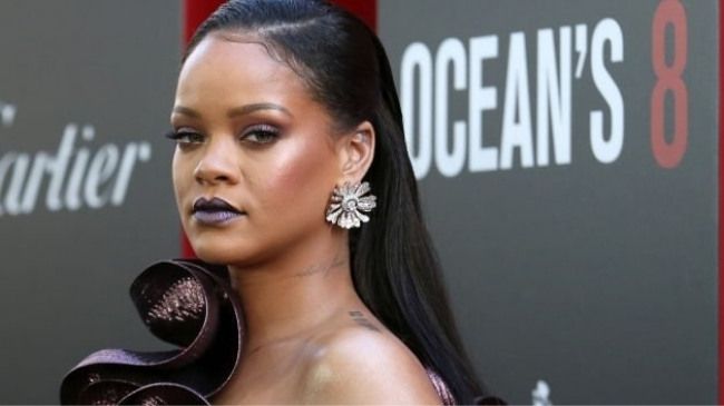 Rihanna-abre-mao-do-processo-contra-seu-pai-Ronald-Fenty.jpg