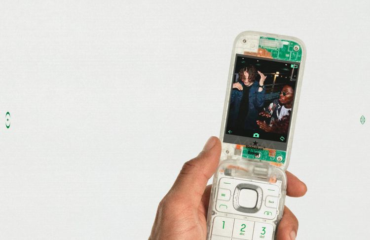 Heineken lança no Brasil telefone do tédio