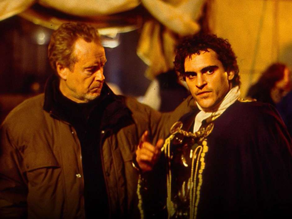 ridley-scott-joaquin-phoenix-gladiator.jpg