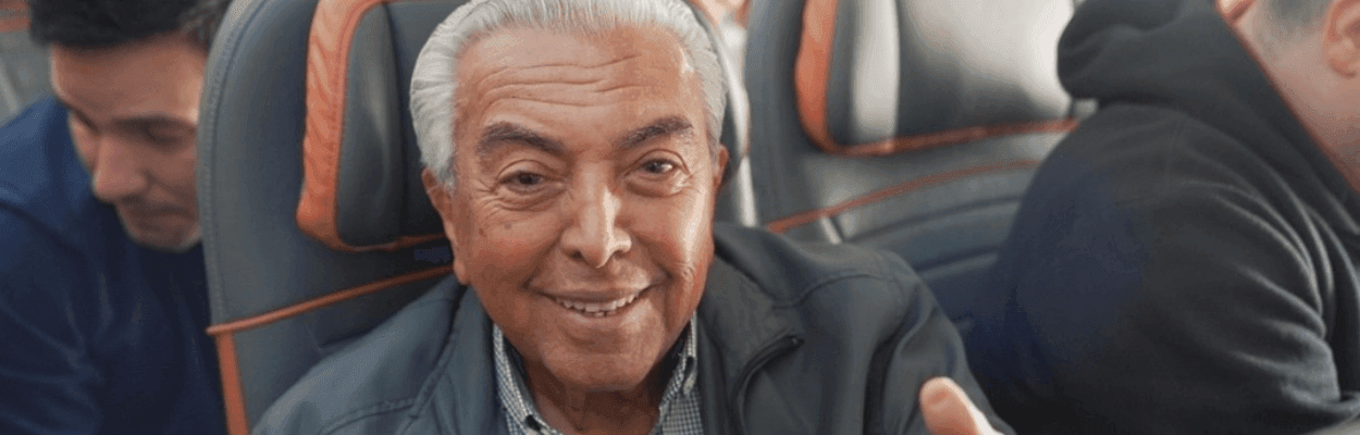 Pela primeira vez, Mauricio de Sousa viaja com a GOL no avião ‘Mônica 60’