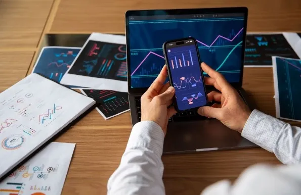 Marketing Financeiro 2026: O que virou ruído, o que funcionou e as apostas para o 2º semestre