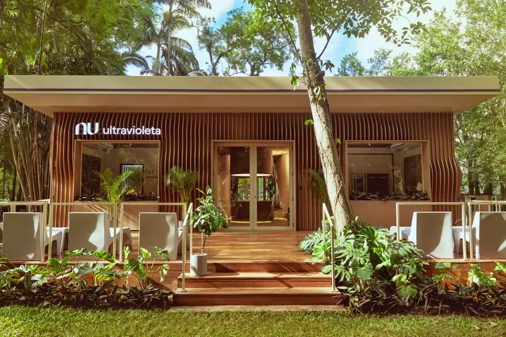 Nubank inaugura Casa Nubank Ultravioleta no Parque Ibirapuera