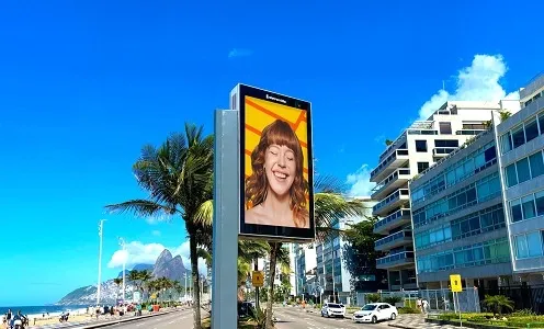 Eletromidia esgota cotas para o Carnaval 2026 e registra crescimento de 75% no faturamento